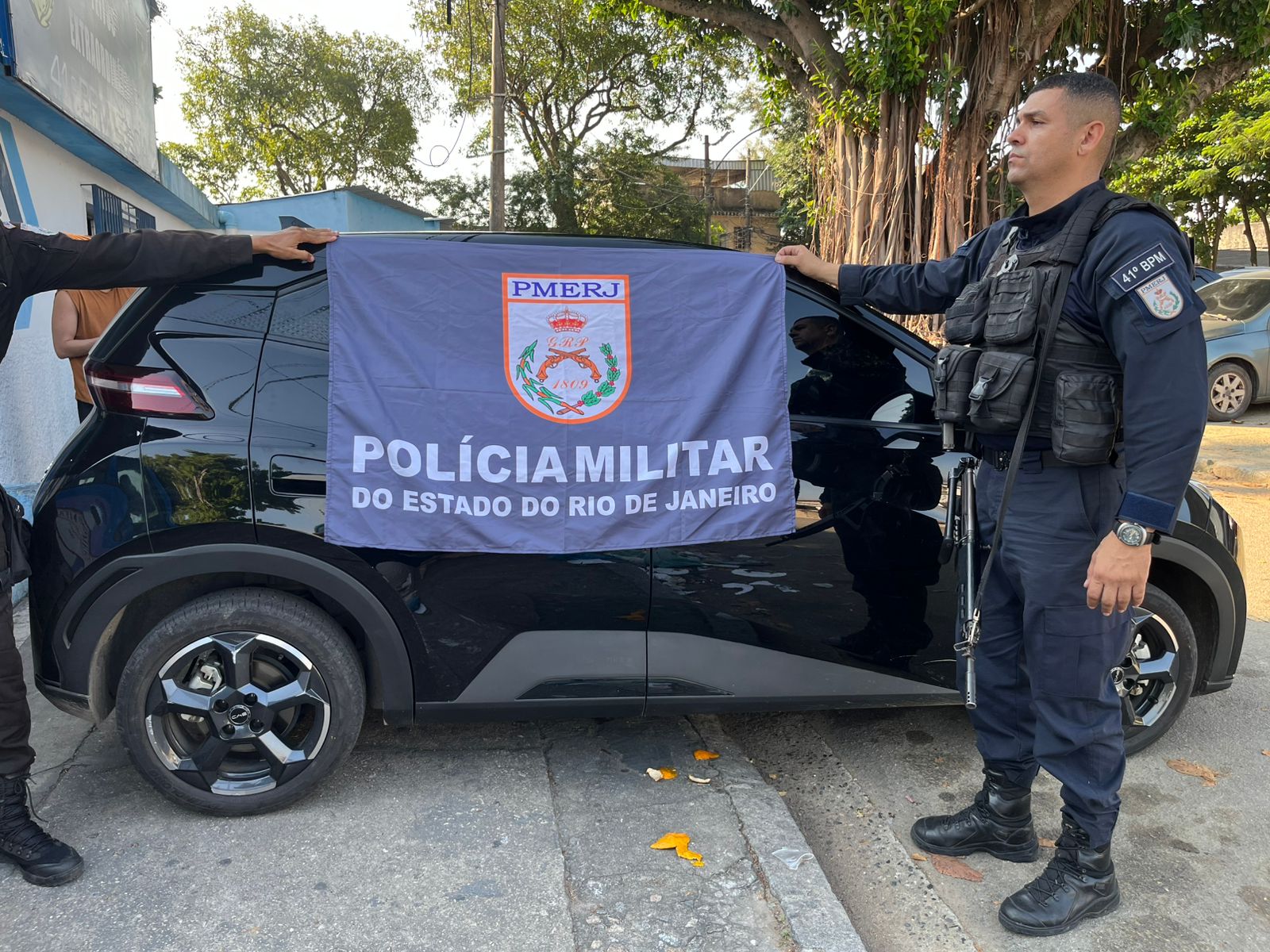 PMs recuperam BYD Dolphin na Comunidade da Quitanda em Costa Barros